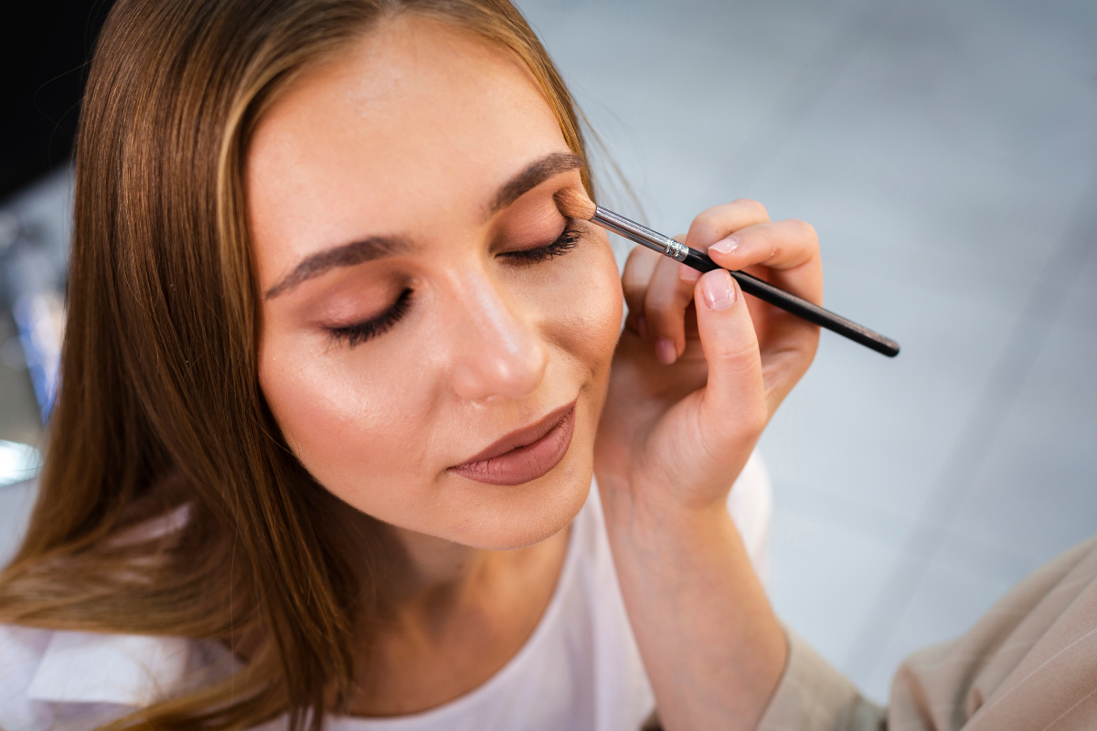 maquillage-femme-esthéticienne